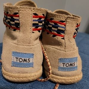 Tom's shoes